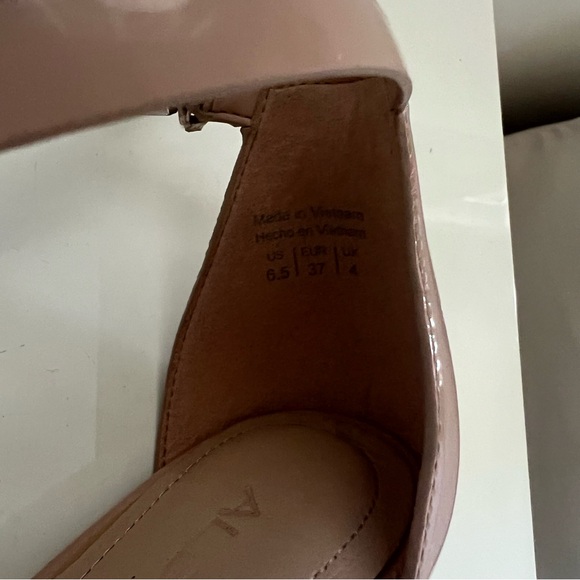 Women’s nude strappy heels, brand Aldo, size 6.5, worn a few times, like new - Picture 2 of 7